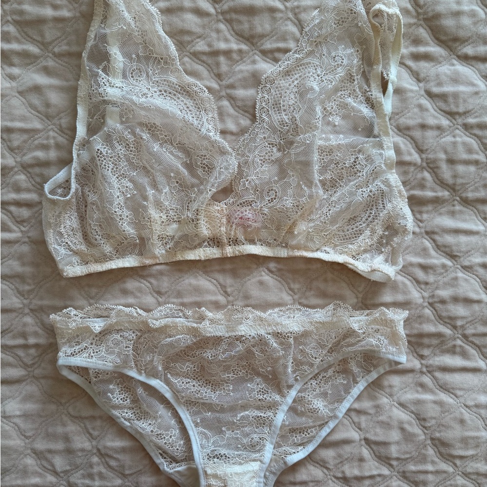Elegant Lace Bralette and Panty Set - Cream